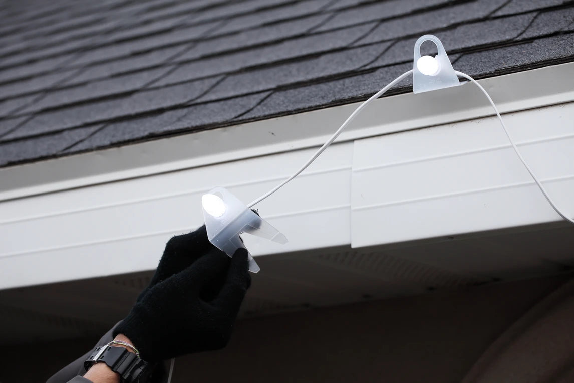 Seasonal Source - Shingle Tab 2-Hole Light Clip (100 Piece) - 39001-Q100