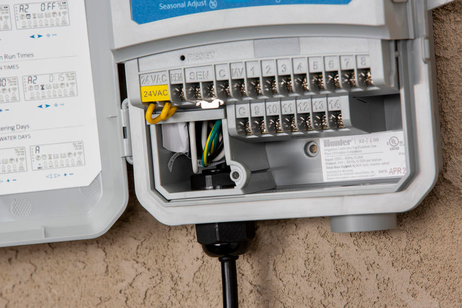 Hunter - X2-1400 - 14-Station Controller w/ Plug - WiFi Ready