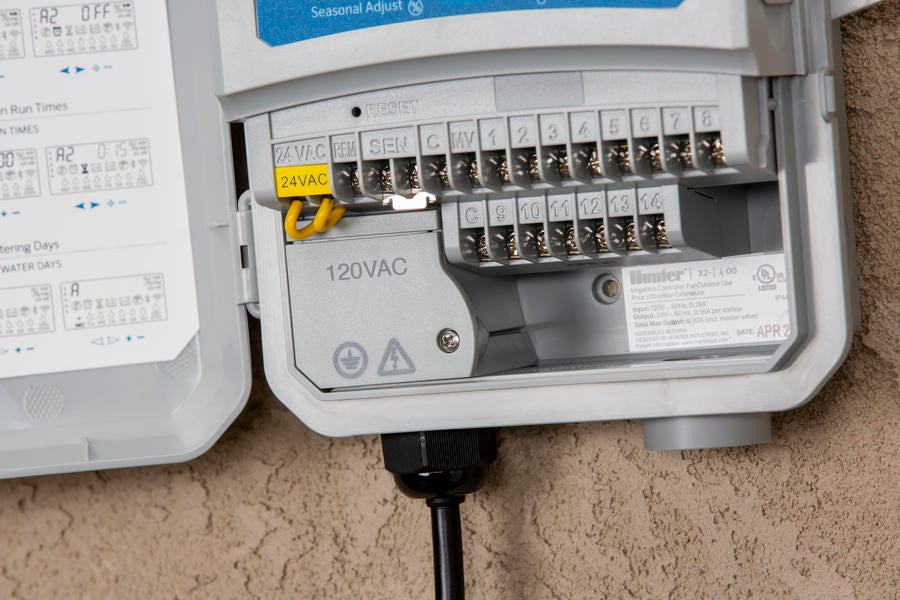 Hunter - X2-1400 - 14-Station Controller w/ Plug - WiFi Ready