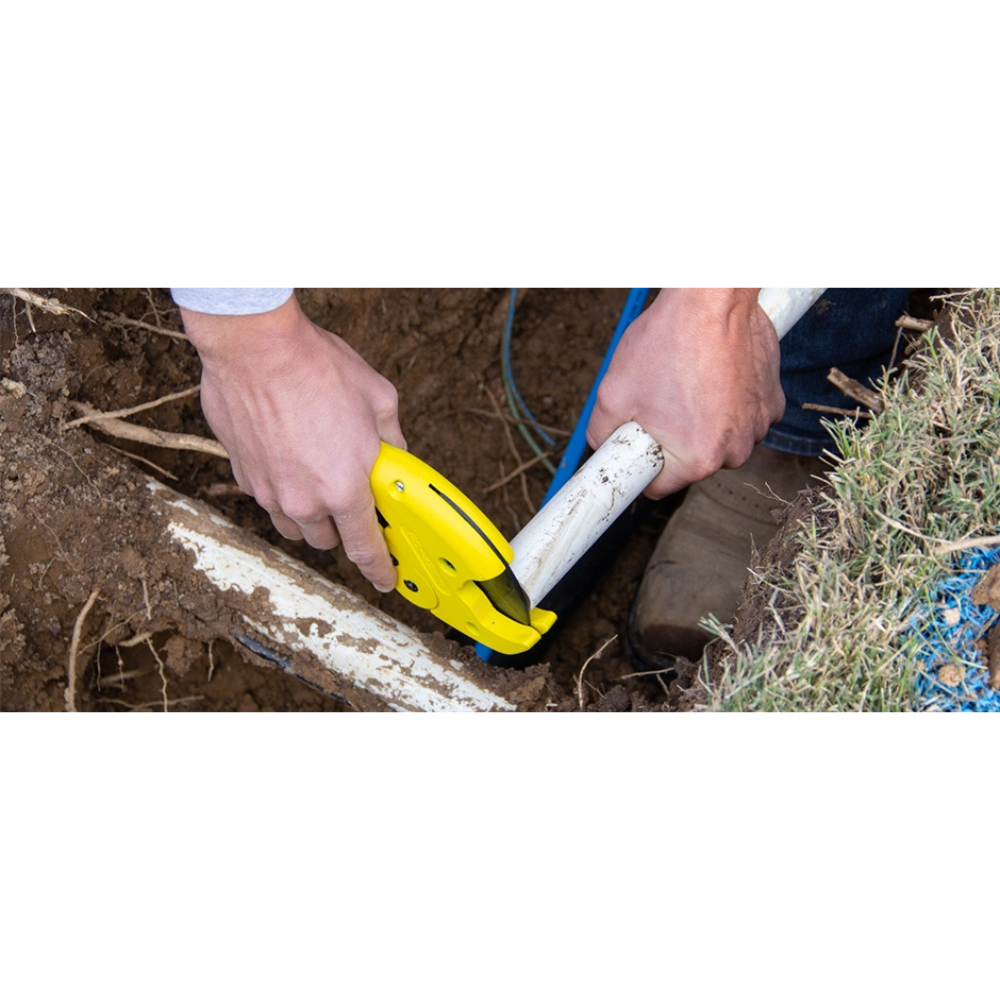 King Innovation - 1 1/4'' Ratchet Poly/PVC Pipe Cutter - 46310